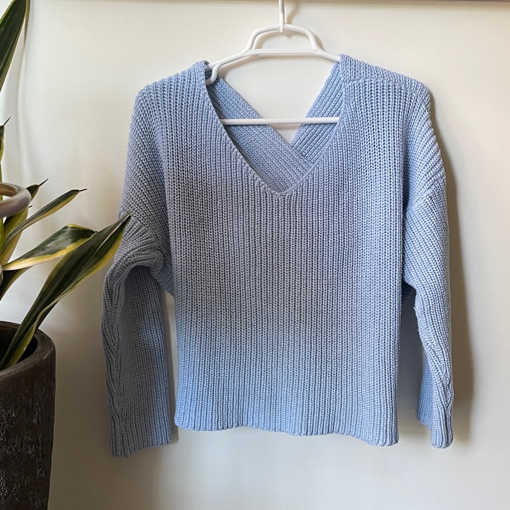 Baby blue knit sweater soft acrylic KNOT front or back slightly cropped EUC S/M